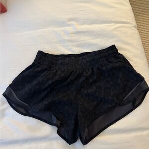 Lulumemon Hotty Hot Shorts 2.5”